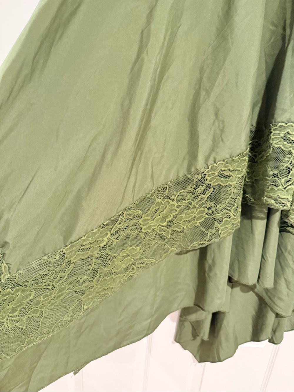 ROMWE Olive Green Asymmetrical Lace-Trim Skirt - Picture 2 of 3